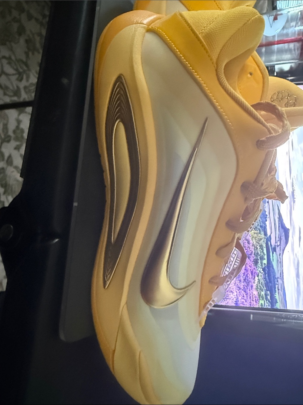 Nike A One OG yellow Women’s Size
10 Aja Wilson Basketball Sneakers
FZ8605-701